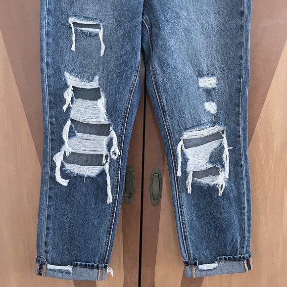 Distressed High Rise Mom Jeans Slim Fit | Vervet - Picture 4 of 6